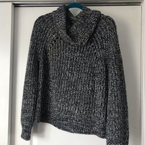 Black/white sweater Kendall & Kylie Pacsun